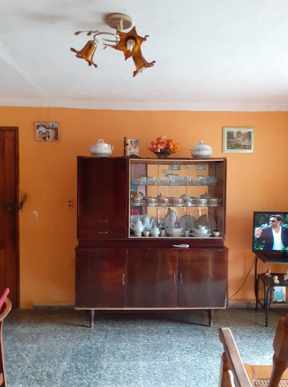 Servicio de alojamiento: Por tan solo 625 dólares. Pásate dos meses en Cuba, pásate dos meses en mi casa.