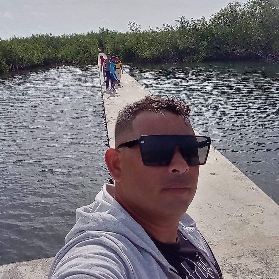 Líder de negocios e inversiones del proyecto en la circunscripción 50, del consejo popular Belic, del municipio granmense Niquero. Yoandris Vargas Rojas.