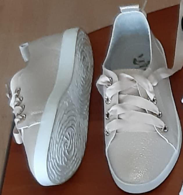 Zapatillas, mujeres.