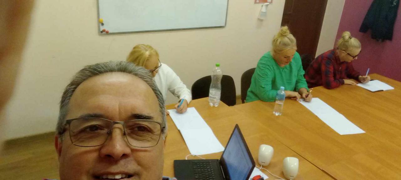 Груповий курс іспанської мови для дорослих. Рівень А1. Три заняття по 100 хвилин на тиждень.