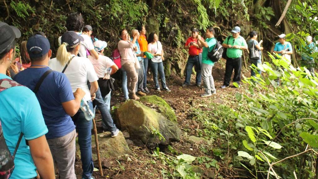 Proposición de negocio: Busco socia (o), para guia turístico de la ruta, La Finca - barrio Rio Sequito a través de Magueyes y La Loma de Mezquía, a nombre de la "Finca Ecológica, de Producción y Recreo", en Pinar del Rio, Cuba.
