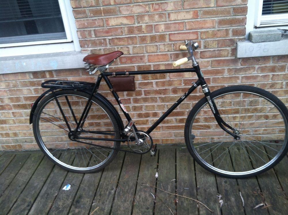 Contenedores de piezas de bicicletas, para armar y reparar en Cuba.