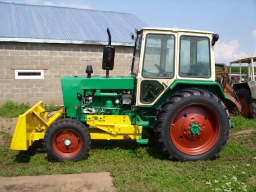 Tractor modelo