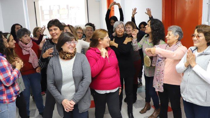 Escuela de negocios para mujeres mayores.