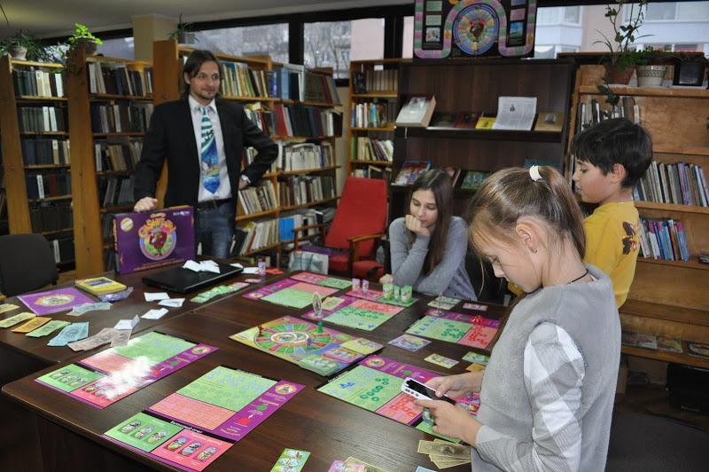 Crea tu escuela de juegos didácticos, sobre los negocios y las inversiones, para niñas.