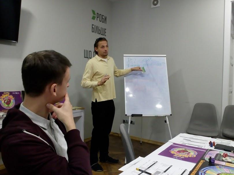 60-год. індивідуальний курс: "Елементарний курс про інформаційну систему Школи бізнесу для дітей "Діосдадо Богдан". Для дівчат та хлопців 11 класу."