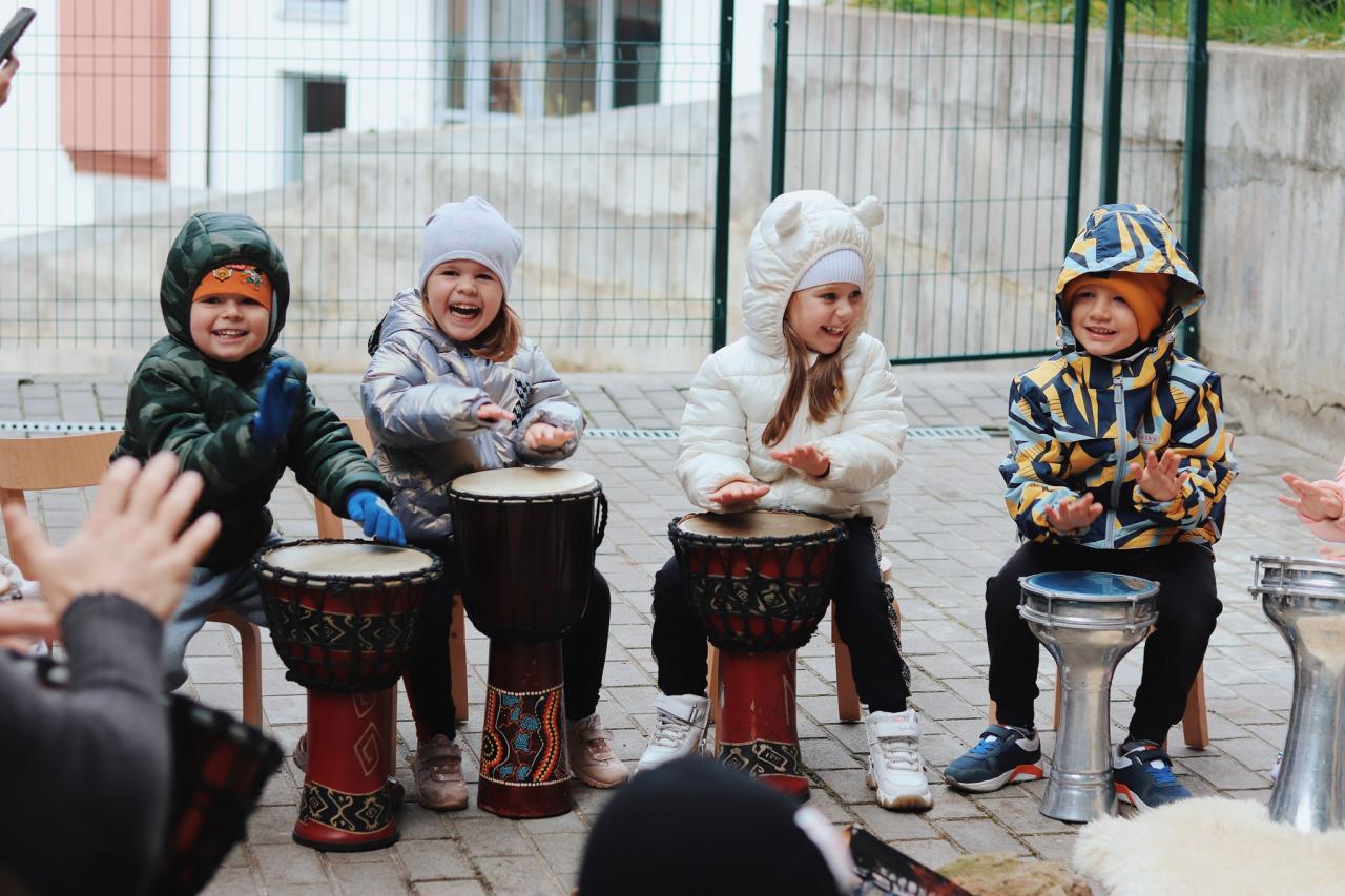 Curso grupal de 30h: Curso presencial, de idioma español. Nivel A1, de comunicación verbal. Para niñas y niños, de habla ucraniana, de preescolar, 4-5 años.