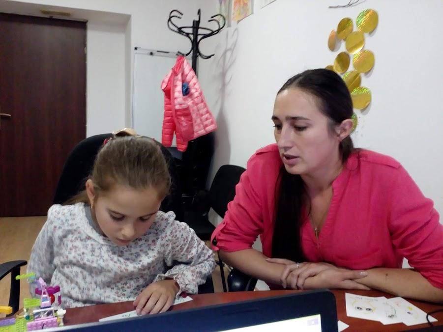 Curso individual de 140h: Curso anual, presencial, de idioma español "Monopolio". Para niñas y niños, de habla rusa, de 5 grado. Nivel A1, de comunicación verbal. Dos clases semanales, de 1:50 horas de duración.