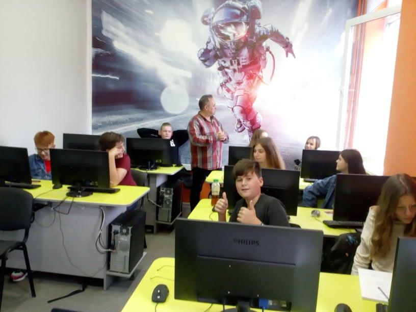 Conviértete en profesor de idioma español, de el nivel A1 para niños de 9 grado, de la escuela de idoma español para niños.