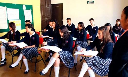 Proposición de servicio a las escuelas privadas: Creación, del programa general de estudios especializados, de idioma español, para las escuelas privadas.