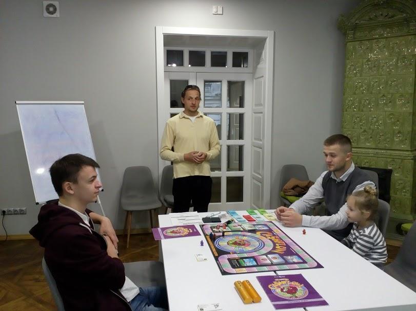 Curso grupal de h: Te enseñamos a jugar "El flujo del dinero, para niños". Para niñas y niños de 11 grado.