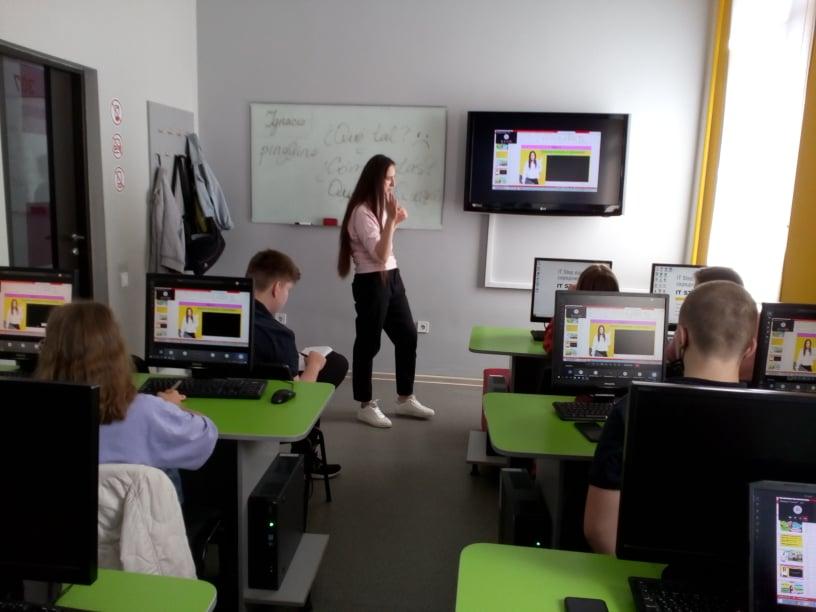 Curso individual de 70h: Curso anual, presencial, de idioma español "Monopolio". Para niñas y niños, de habla ucraniana, de 10 grado. Nivel A1, de comunicación verbal. Una clase semanal, de 1:50 horas de duración.