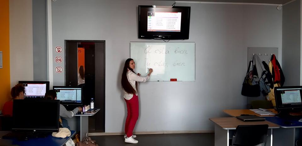 Conviértete en profesor de idioma español, de cursos grupales, de el nivel A1 para niños de 10 grado, de la escuela de idoma español "Olga Tsymbala".