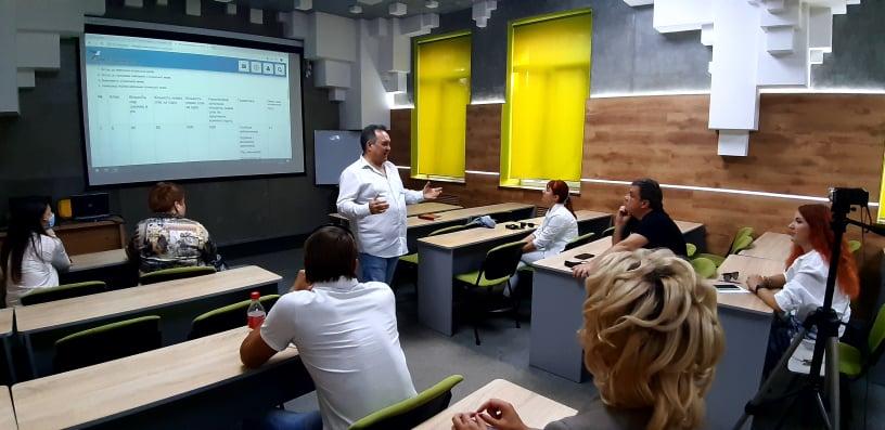 El 24.09.2020 los padres de nuestros alumnos de clases grupales, de idioma español, aceptaron nuestro proyecto de programa de estudios.