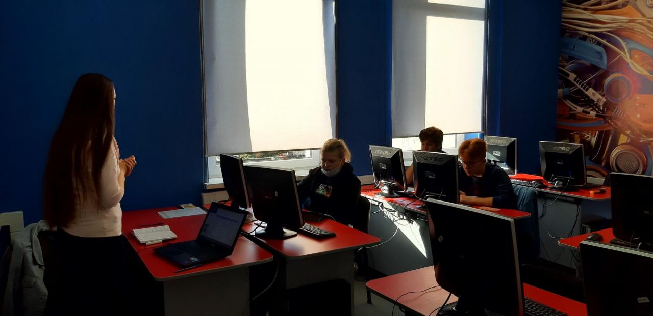 Conviértete en profesor de idioma español, de los cursos grupales, de el nivel B1 para niños de 9 grado, de la escuela de idoma español para niños.