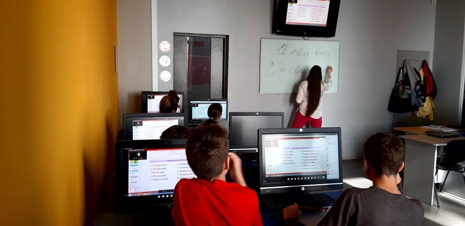 Conviértete en profesor de idioma español, de cursos grupales, de el nivel A1 para niños de 11 grado, de la escuela de idoma español "Olga Tsymbala".