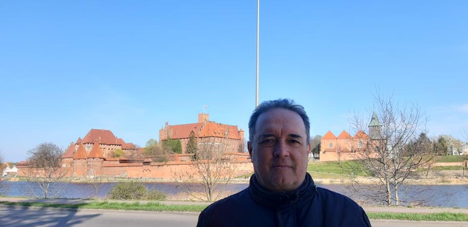 Mejora tu idioma español y tu salud, caminando conmigo.
