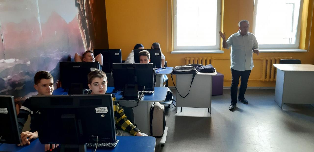 Conviértete en profesor de idioma español, de cursos grupales, de el nivel A1 para niños de 8 grado, de la escuela de idoma español "Olga Tsymbala".