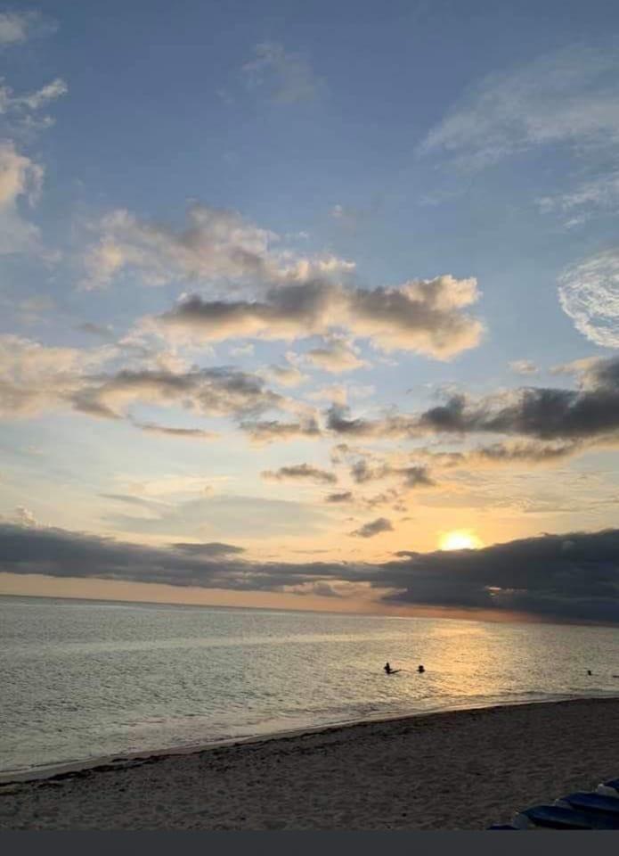 Servicio turístico: Siete dias en la playa "Ancón", en casa de Odalis.